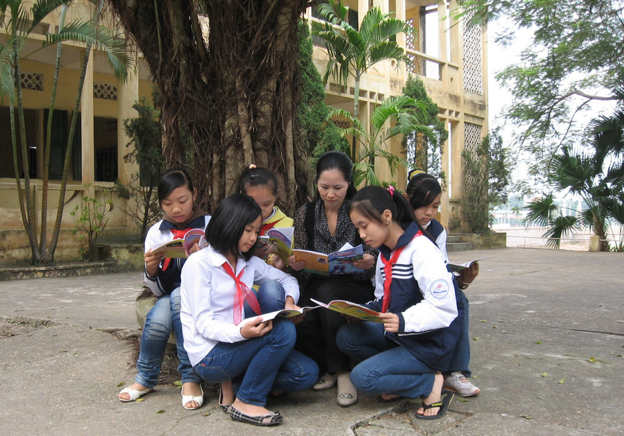 Cô giáo Khuất Thị Thanh Hương và học trò