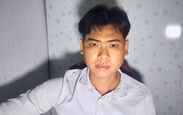 Phạm Văn Thơm tại cơ quan công an. (Ảnh: Phước Thành)