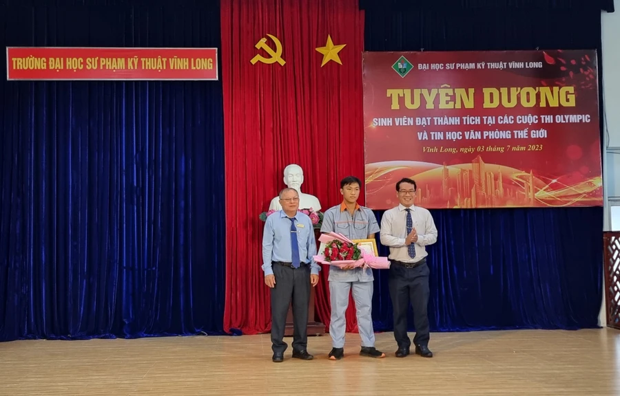 Trường Đại học SP Kỹ thuật Vĩnh Long tuyên dương sinh viên đoạt giải các Cuộc thi Olympic và Tin học văn phòng Thế giới.