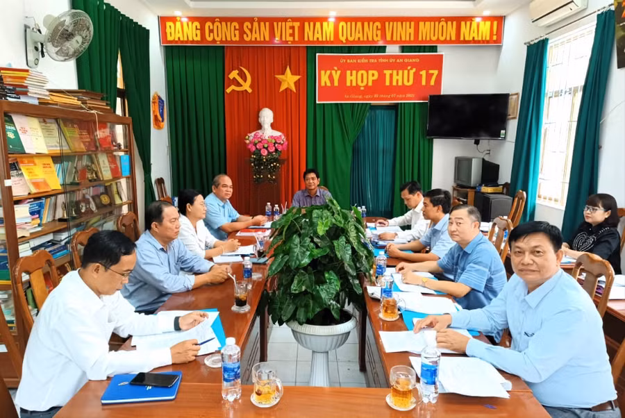 Quang cảnh kỳ họp. (Ảnh: Cổng TTĐT Đảng bộ tỉnh An Giang) Quang cảnh kỳ họp. (Ảnh: Cổng TTĐT Đảng bộ tỉnh An Giang)