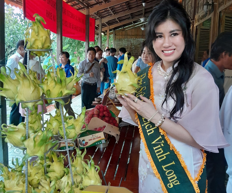 Trưng bày, giới thiệu đặc sản và sản phẩm OCOP.