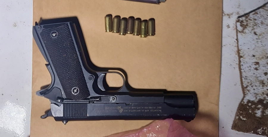 Khẩu súng Tuấn khai mua trên mạng để phòng thân. (Ảnh: Phước Thành)