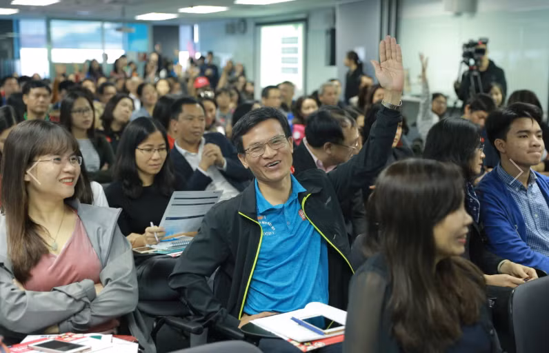 Nhiều bậc phụ huynh chia sẻ đã thu được những kiến thức bổ ích từ buổi tọa đàm “Hướng nghiệp trong lĩnh vực kinh doanh”