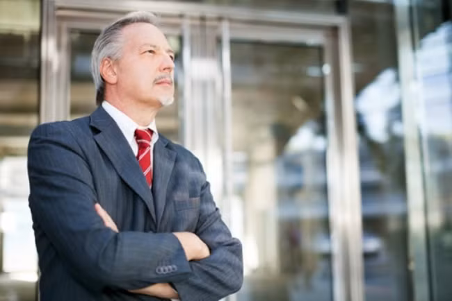 Cô bé nghèo trả lại tỷ phú chiếc cặp nhặt được, 20 năm sau, biết bao điều kỳ diệu liên tục xảy ra ảnh 2