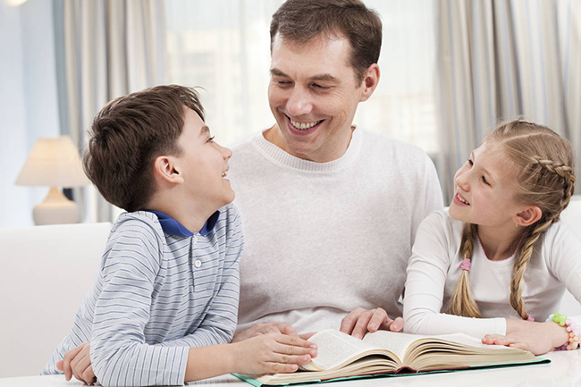 Ra ngoài kiếm tiền hay ở nhà nuôi dạy con cái? ảnh 1 Ra ngoài kiếm tiền hay ở nhà nuôi dạy con cái? ảnh 1