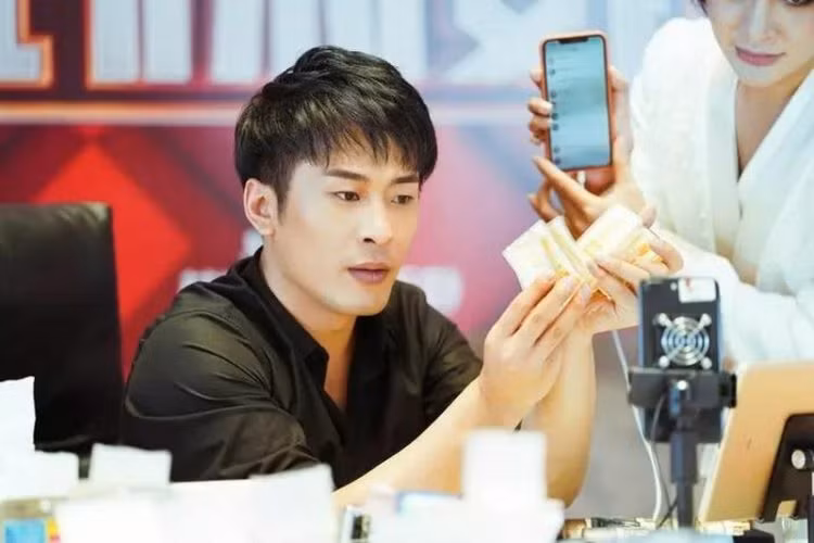 Vua bán hàng livestream của Trung Quốc một ngày bán được nhiều hơn cả trung tâm mua sắm ảnh 2