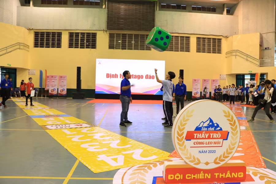 Thầy trò cùng hợp sức trong các phần thi