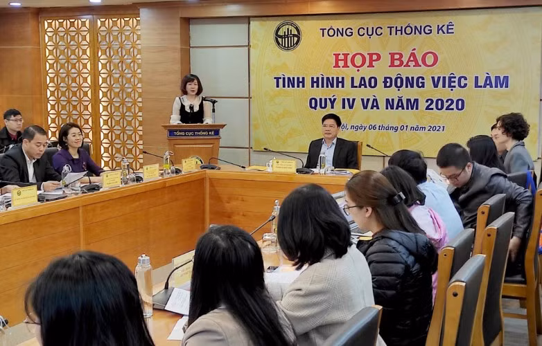 Bà Vũ Thị Thu Thuỷ công bố tình hình lao động.