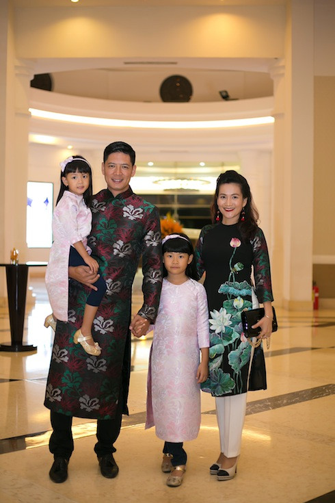 Bình Minh Anh Thơ đến chúc mừng NTK Sương Đặng.