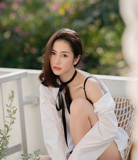Nhan sắc gợi cảm của hot girl 9X vừa ẵm giải Cánh diều vàng 2017 - Ảnh 1 Nhan sac goi cam cua hot girl 9X vua am giai Canh dieu vang 2017 - Anh 1