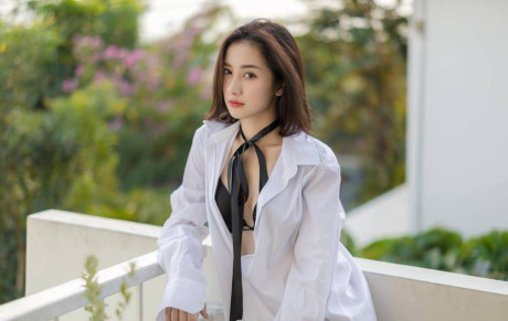 Nhan sắc gợi cảm của hot girl 9X vừa ẵm giải Cánh diều vàng 2017 - Ảnh 2 Nhan sac goi cam cua hot girl 9X vua am giai Canh dieu vang 2017 - Anh 2
