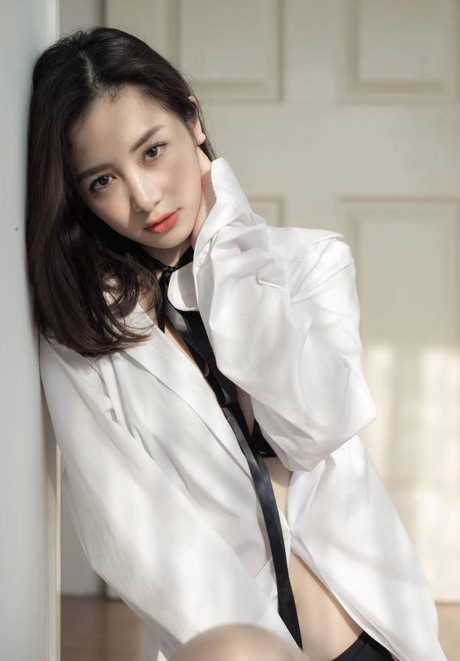 Nhan sắc gợi cảm của hot girl 9X vừa ẵm giải Cánh diều vàng 2017 - Ảnh 3 Nhan sac goi cam cua hot girl 9X vua am giai Canh dieu vang 2017 - Anh 3