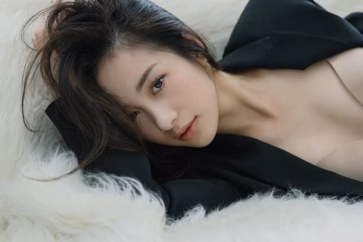 Nhan sắc gợi cảm của hot girl 9X vừa ẵm giải Cánh diều vàng 2017