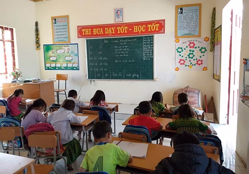 Chia nhỏ từng nhóm học sinh để dạy trực tiếp vẫn là phương án tối ưu của các trường học vùng cao nếu khi có dịch Covid-19 bùng phát. Ảnh: NTCC