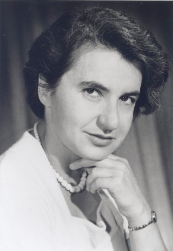 Nhà khoa học Rosalind Franklin là một người phụ nữ tài năng nhưng yểu mệnh. Nhà khoa học Rosalind Franklin là một người phụ nữ tài năng nhưng yểu mệnh.