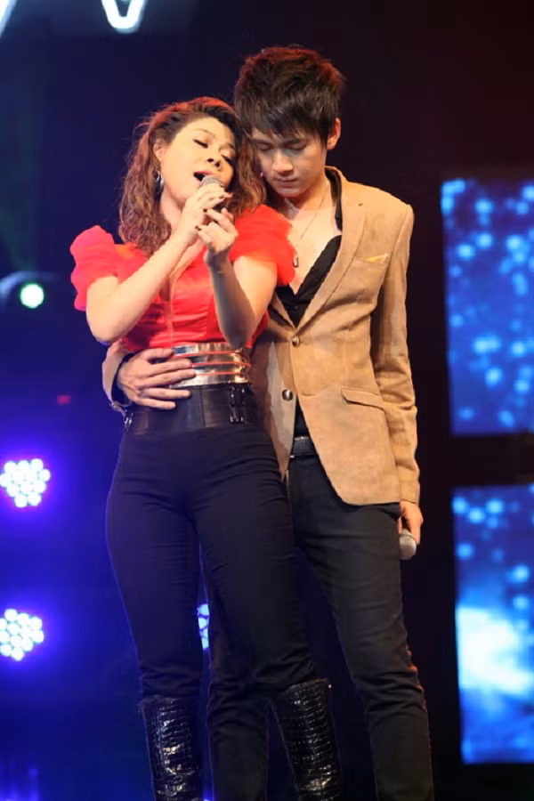 Khi ca sĩ Việt được tiền bối nâng bước thuở mới vào nghề