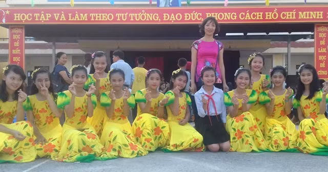 Cô Phan Thị Hoàn và học trò