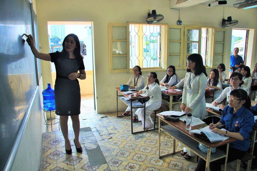 Một tiết học của cô và trò trường THPT Kim Liên