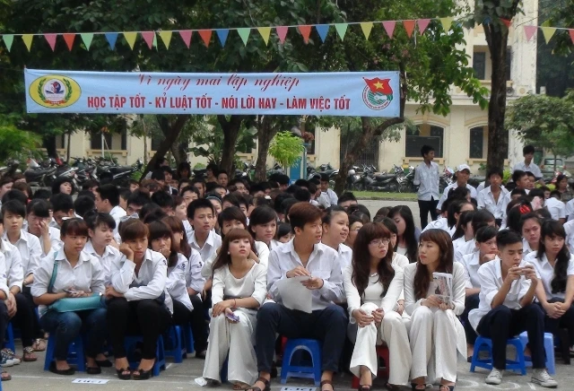 Học sinh Trường THPT Đinh Tiên Hoàng