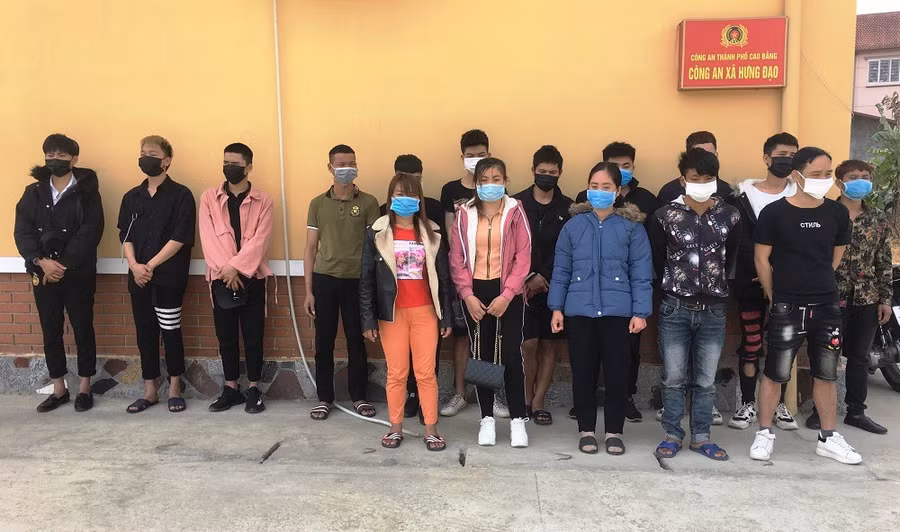 Công dân đến từ các tỉnh có ý định vượt biên sang Trung Quốc.