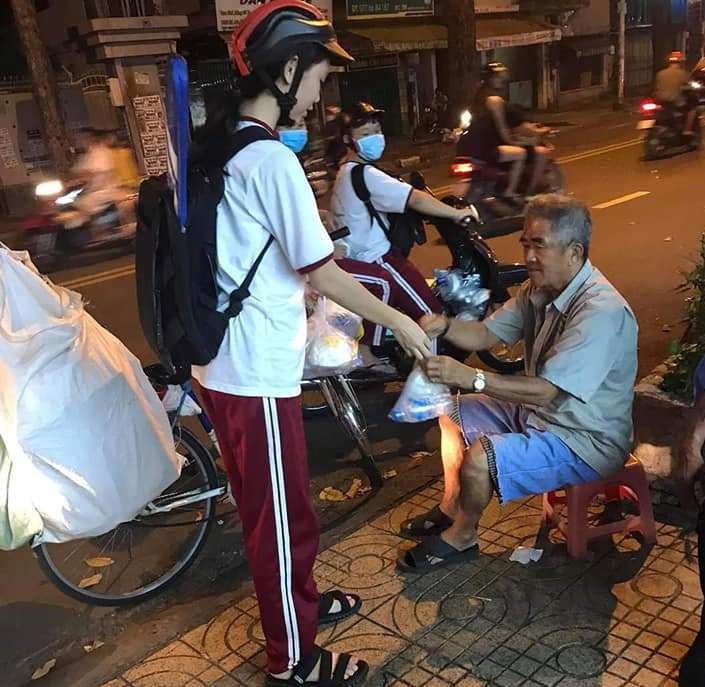 Một phần quà nhỏ, mang ý nghĩa lớn của các em học sinh Một phần quà nhỏ, mang ý nghĩa lớn của các em học sinh