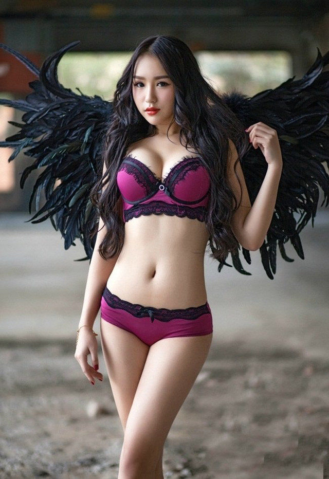 Ảnh khoe da thịt của cô gái chưa đủ 18 tuổi gây tranh cãi ảnh 8 Ảnh khoe da thịt của cô gái chưa đủ 18 tuổi gây tranh cãi ảnh 8