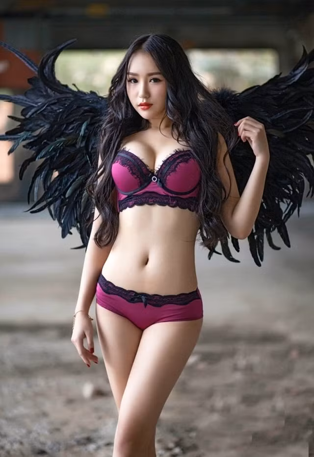 Ảnh khoe da thịt của cô gái chưa đủ 18 tuổi gây tranh cãi ảnh 8