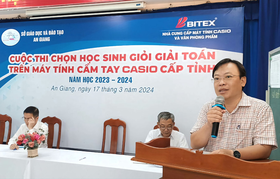 Phó Giám đốc Sở GD&amp;ĐT An Giang Trần Tuấn Khanh phát biểu khai mạc Cuộc thi.