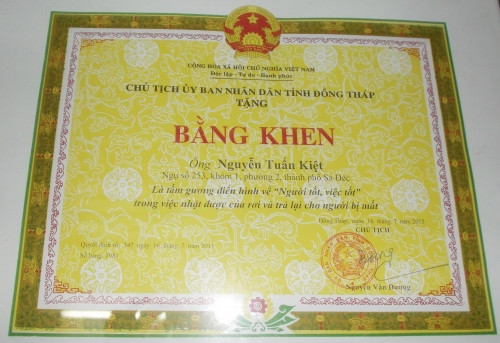 Cảm kích ông giáo già trả lại hơn 100 triệu đồng cho người mất - Ảnh 3