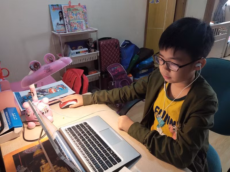 Cần chuẩn bị kĩ càng tâm lý cho học sinh khi chuyển từ học trực tuyến sang trực tiếp.