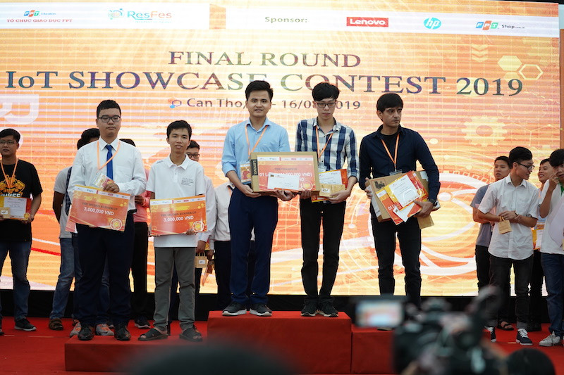 Vinh danh các đội đạt thành tích cao.