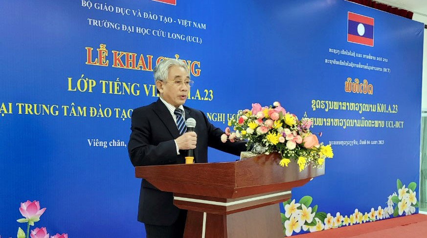 PGS.TS Lương Minh Cừ - Bí thư Đảng ủy, Hiệu trưởng Trường ĐH Cửu Long phát biểu tại lễ khai giảng.