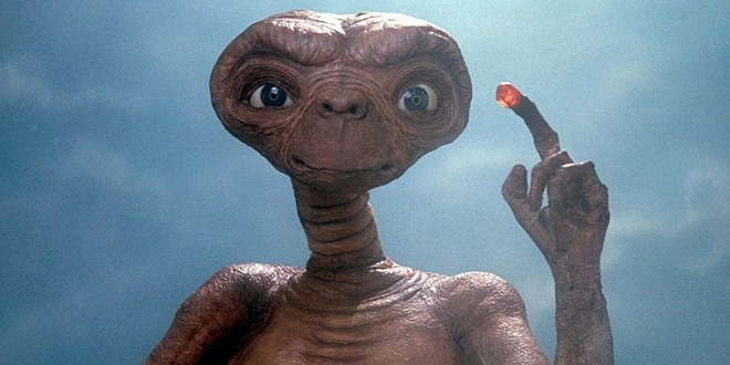 E.T được cả thế giới yêu thích nhưng Thụy Điển lại đặt lệnh cấm với trẻ em dưới 11 tuổi. 5 bộ phim bị cấm chiếu vì lý do kỳ quặc