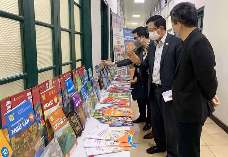 Các địa phương nghiêm túc trong việc lập hội đồng và xét duyệt lựa chọn sách giáo khoa mới ở lớp 10. Ảnh minh họa