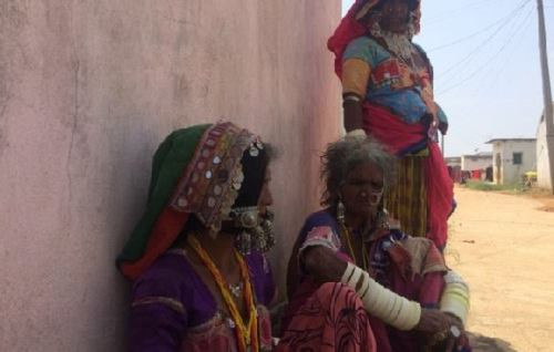 Peddakunta còn có tên gọi khác là "ngôi làng của những góa phụ đường cao tốc". Ảnh: BBC Peddakunta còn có tên gọi khác là