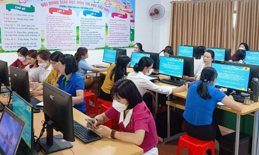 Bồi dưỡng giáo viên triển khai Chương trình GDPT mới tại Trường Tiểu học Sa Pa (Lào Cai).