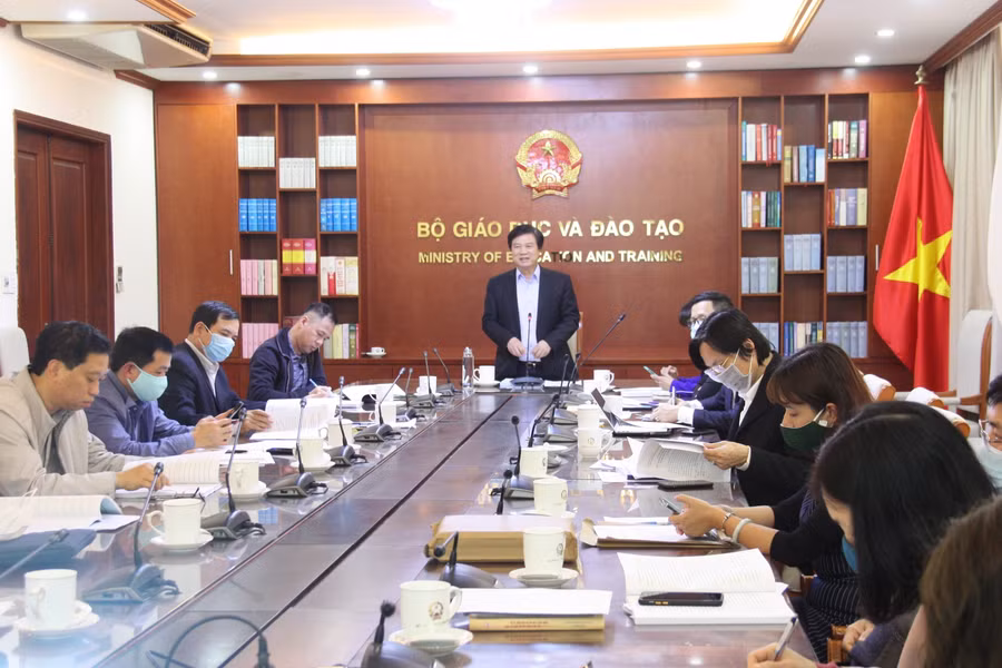 Thứ trưởng Bộ GD&amp;ĐT Nguyễn Hữu Độ chủ trì họp Hội đồng tư vấn, đánh giá, nghiệm thu kết quả thực hiện đề tài “Giải pháp bảo đảm điều kiện phát triển giáo dục phù hợp với số trẻ và số học sinh đến trường giai đoạn 2018-2025, tầm nhìn 2035”.