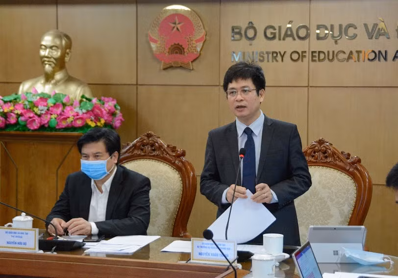 Vụ trưởng Vụ Giáo dục Trung học Nguyễn Xuân Thành phát biểu tại hội nghị.