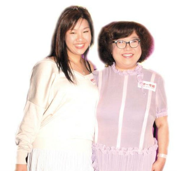 Trịnh Hân Nghi và mẹ. Hổ phụ sinh khuyển tử của làng giải trí Hoa ngữ