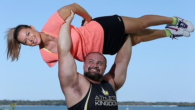 Brant cũng thành danh tại WSM 2014 (đứng thứ 8 với 28,5 điểm). Anh là người khỏe nhất Australia hiện nay. Với sức khỏe của mình, Brant dễ dàng nhấc bổng vợ, chị Bethaney, lên trên không. Brant cũng thành danh tại cuộc thi Người đàn ông khỏe nhất hành tinh 2014 (đứng thứ 8 với 28,5 điểm). Anh là người khỏe nhất Australia hiện nay. Với sức khỏe của mình, Brant dễ dàng nâng bổng vợ, chị Bethaney, lên trên không.