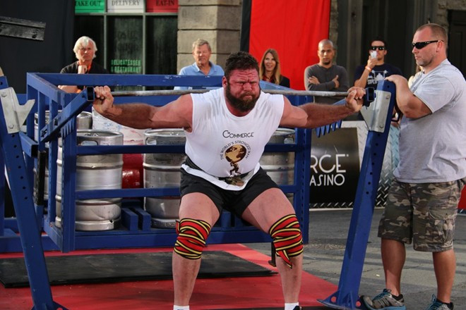 Ở tuổi 40, Mike vẫn sở hữu sức mạnh khó tin. Anh cán đích vị trí thứ 4 tại WSM 2014 với 46 điểm. Năm 2012, anh giành danh hiệu Người đàn ông khỏe nhất nước Mỹ. 10 người đàn ông khỏe nhất hành tinh