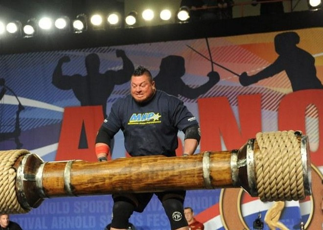 Tên tuổi của Pritchett được biết đến khi giành vị trí thứ 9 tại WSM 2014 với 26 điểm. Ở nội dung deadlift, lực sĩ người Mĩ kéo được 433 kg. 10 người đàn ông khỏe nhất hành tinh