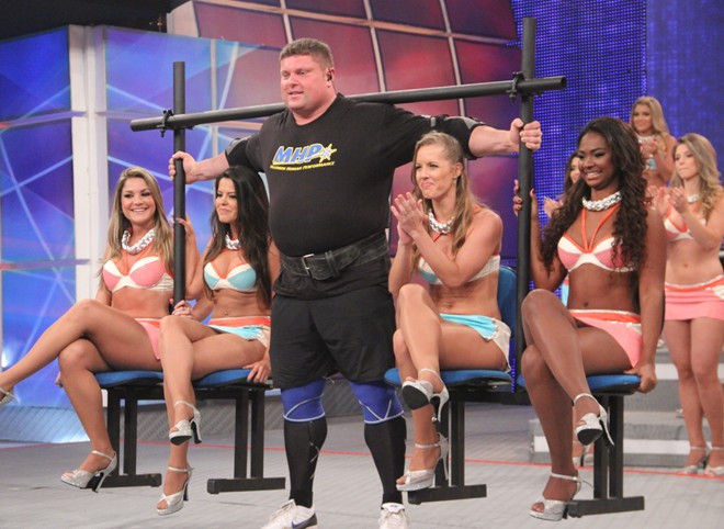 Savickas bắt đầu tập luyện từ năm 17 tuổi. Sau 22 năm, Savickas sở hữu bộ sưu tập danh hiệu đồ sộ với 4 lần vô địch WSM (2009, 2010, 2012 và 2014), 7 lần tại Arnold Strongman Classic, 3 lần tại Europe"s Strongest Man, 11 lần giành Lithuania"s Strongest Man. 10 người đàn ông khỏe nhất hành tinh