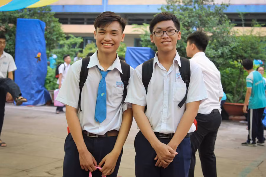 Nguyễn Trần Công Đạt (bên phải). Ảnh: NVCC