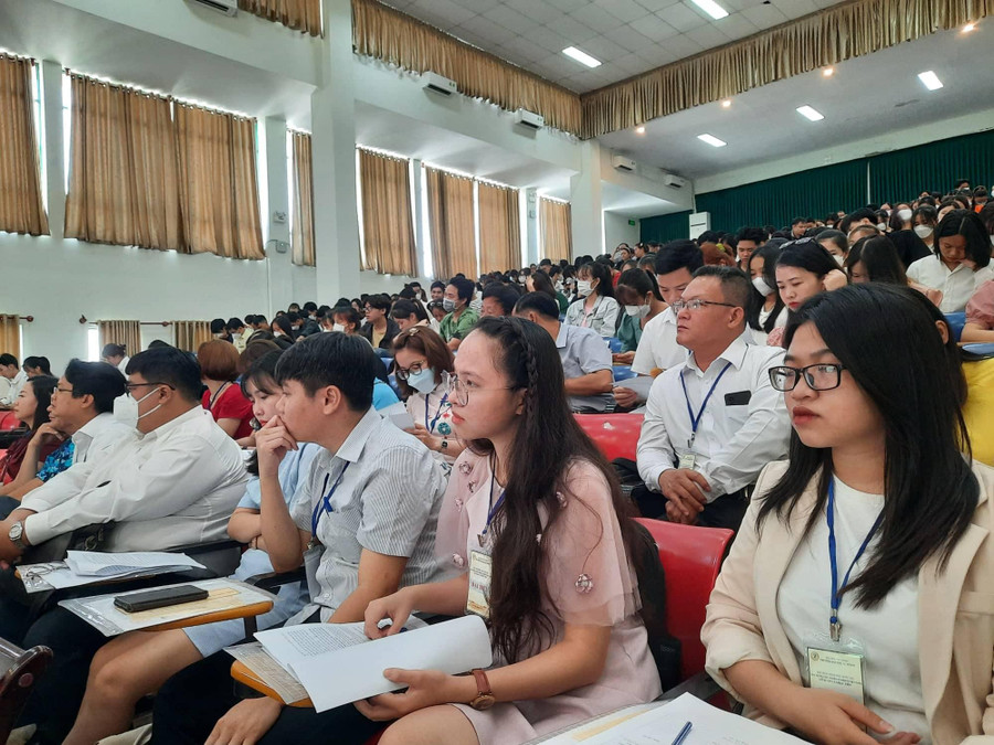 Hội thảo thu hút sự tham gia của nhiều giảng viên trẻ và sinh viên