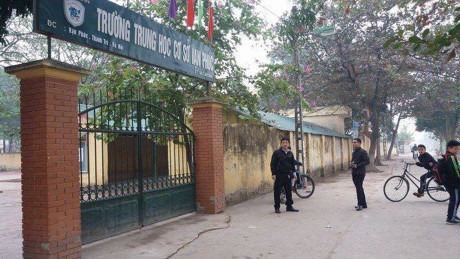 Lam ro nghi van bat coc tre em ngay cong truong hoc ngay cuoi nam - Anh 1