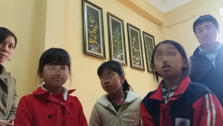 Lam ro nghi van bat coc tre em ngay cong truong hoc ngay cuoi nam - Anh 2