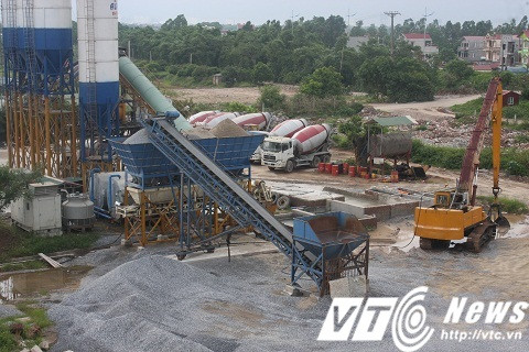 Hai trạm trộn bê tông đại náo chân cầu nghìn tỷ: Ngang nhiên xây dựng trạm điện riêng để hoạt động ảnh 1