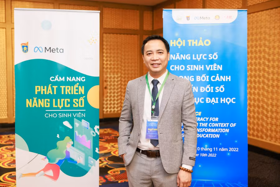 TS Đỗ Văn Hùng.