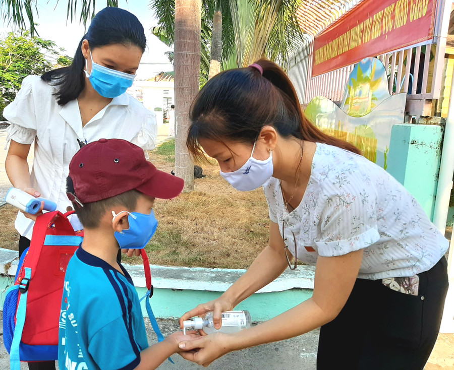 Công tác phòng chống dịch Covid-19 sau kỳ nghỉ lễ được ngành Giáo dục, nhà trường đặc biệt quan tâm.